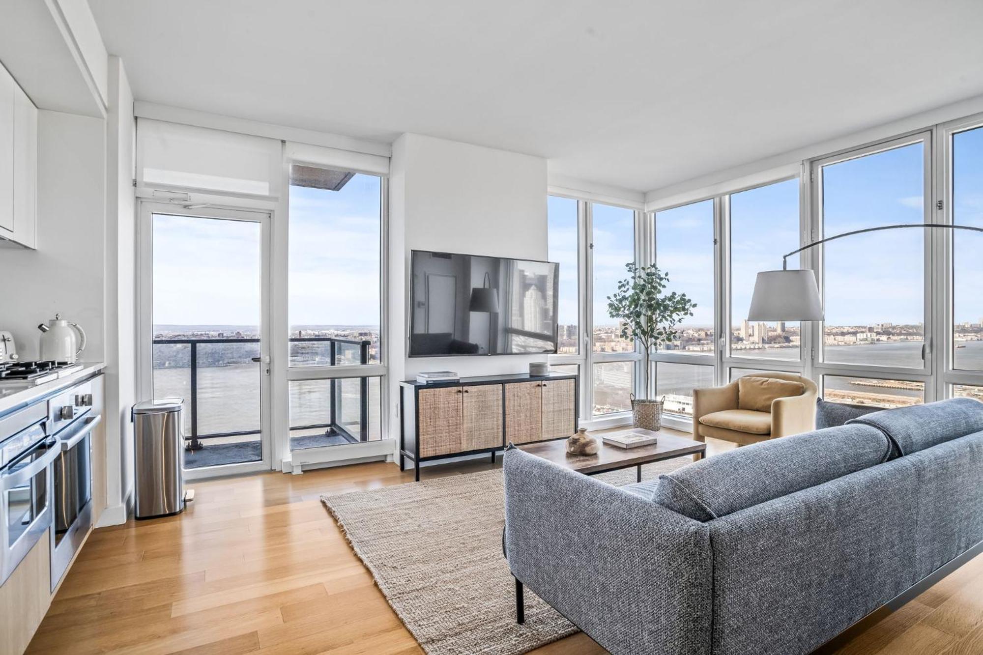 Cloud Crest Apt 2bd 2bath *